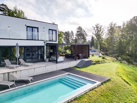Sea view villa with pool in 30 min from Stockholm