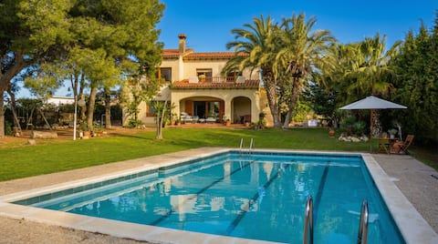 Villa Colibri 10 min walk/beach/City/Garden