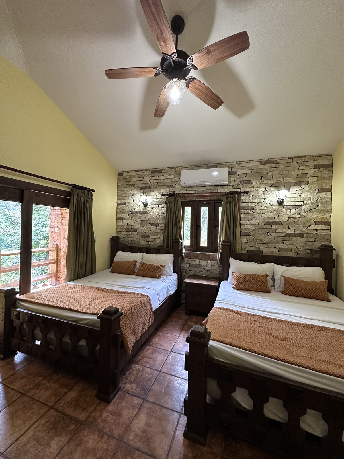 Bosque with A/C + 24/7 Power | Rancho Las Guazaras - Cabins for