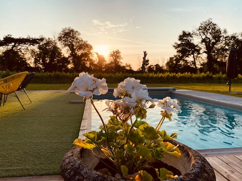Sumptuous stone villa near Saint-Emilion