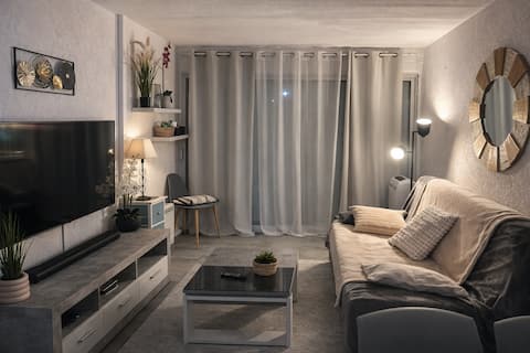 Top Airbnb: Nice seaside studio in Sète with parking for 4 people in Sète