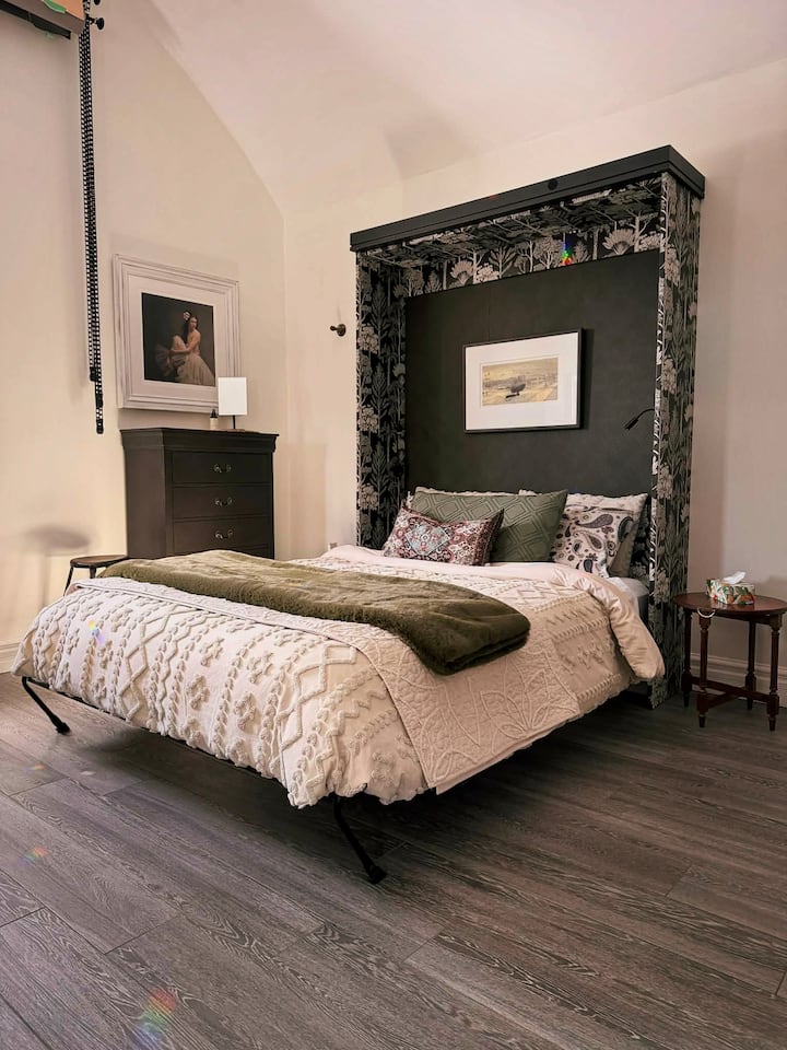 Queen Size Bed with 4 Standard pillows and 1 King Pillow.  Feather Duvet with quilt and throw.