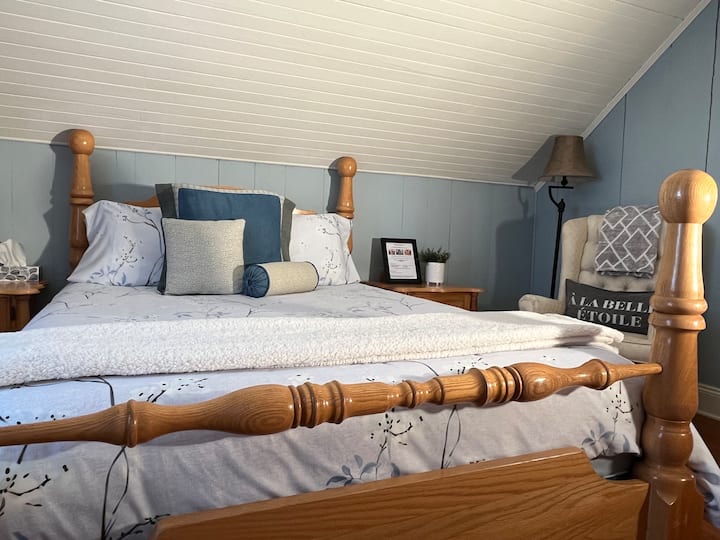 The respite room under the stars ( Upstairs).