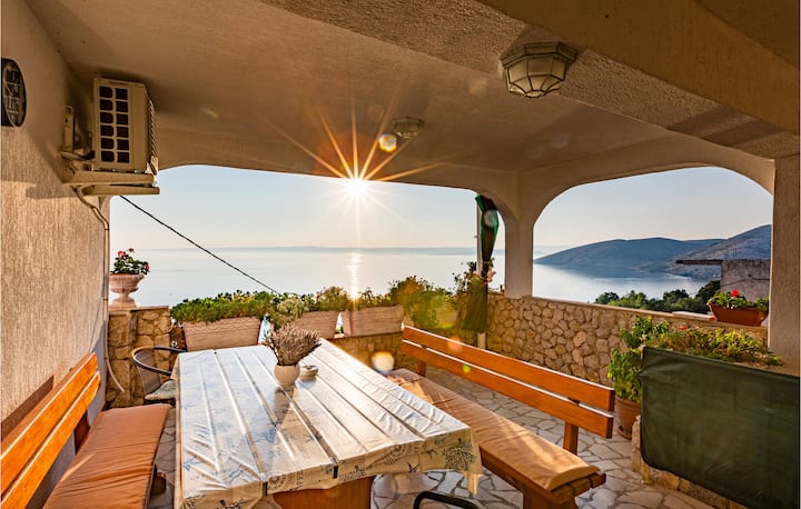 2 bedroom stunning apartment in Stara Baska