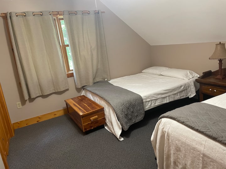 מיטת קווין סייז בקומה השנייה ומלאה