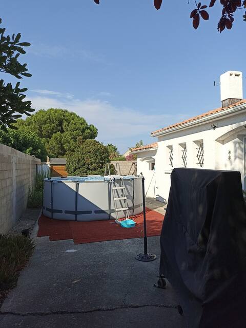 Villa in Montady: 3 Bedrooms, Ideal for Families