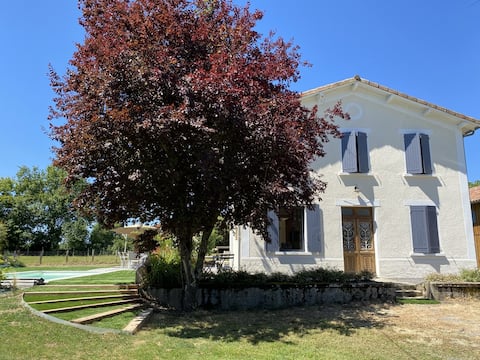 Villa with swimming pool, enclosed garden and play barn