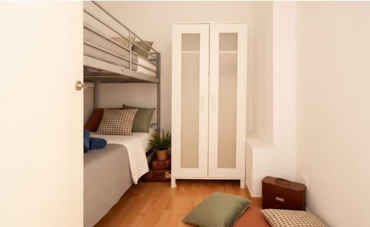 Great 12 Bedr Acomodis Group Flat Las Ramblas 30pp - Barcelona