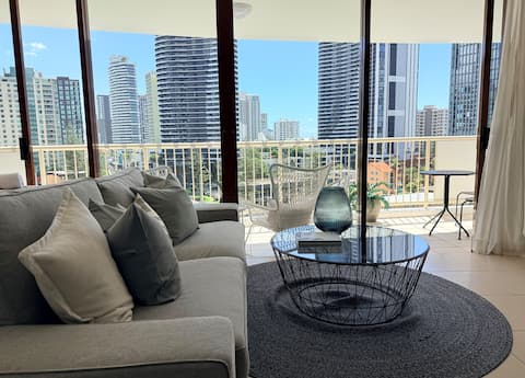 Top performing Airbnb: Family Studio Ideal Location in Broadbeach