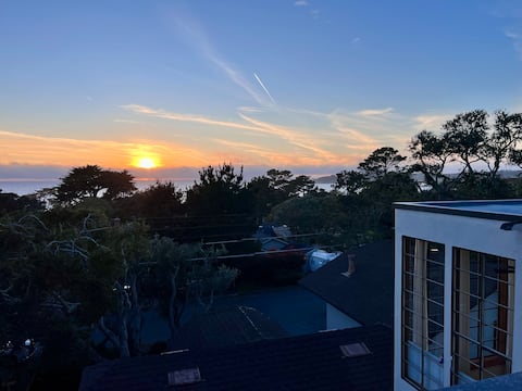 Large groups welcome! Roof deck & 2blks to beach!