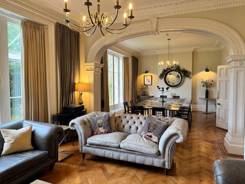 Successful Airbnb property: Elegant house for up to 18 between Bristol & Bath in South Gloucestershire