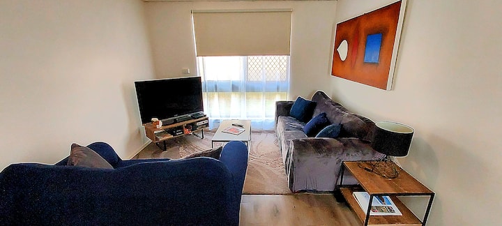 Central 2 Br Unit - Private, Enclosed Carport - Australia