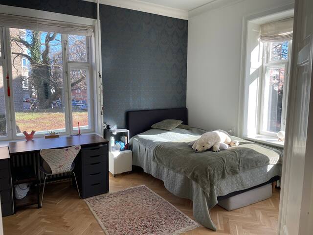 LIGE VED FREDERIKSBERG HAVE gallery image 5