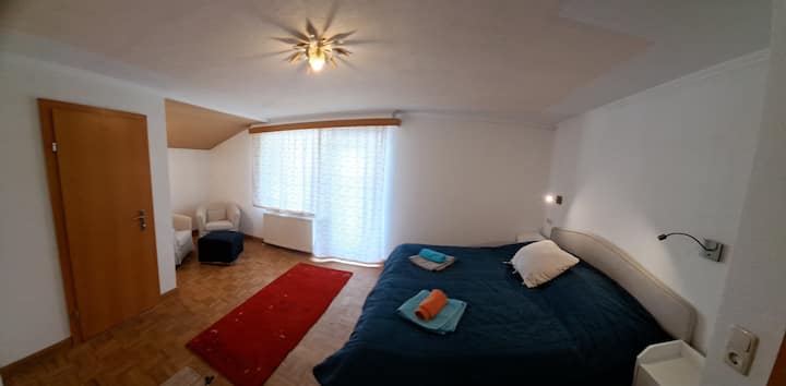 Schlafzimmer 1