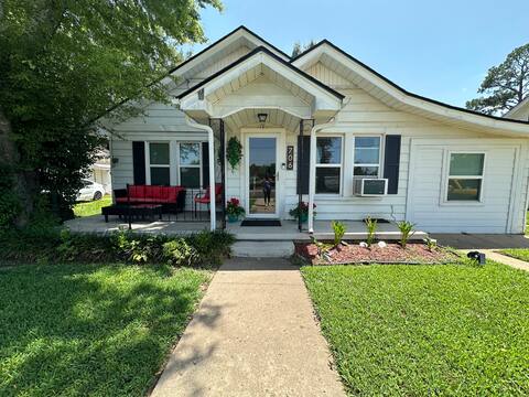 Kilgore's Best Location & Spacious Stay