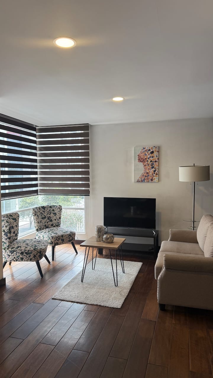 Moderna Suit En Rep. Del Salvador, Sector Carolina - Quito