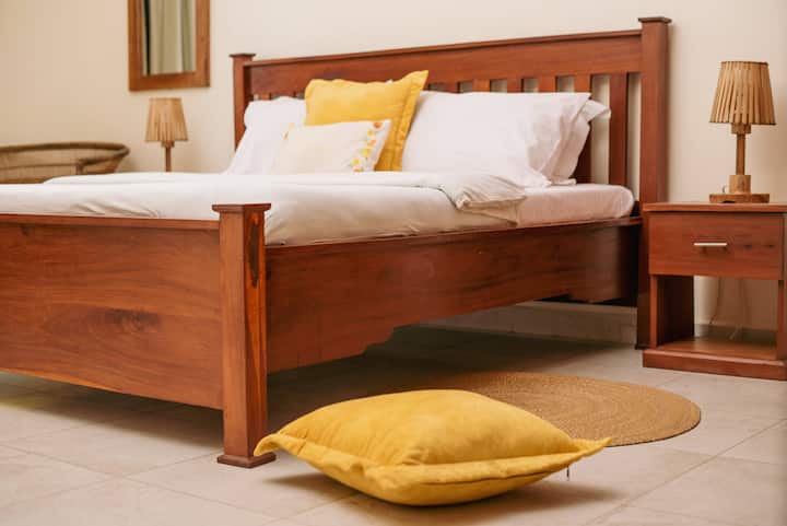 DUERME UN HERMOSO SUEÑO MIENTRAS TE HOSPEDAS CON NOSOTROS. ESTA ES LA HABITACIÓN PRINCIPAL I