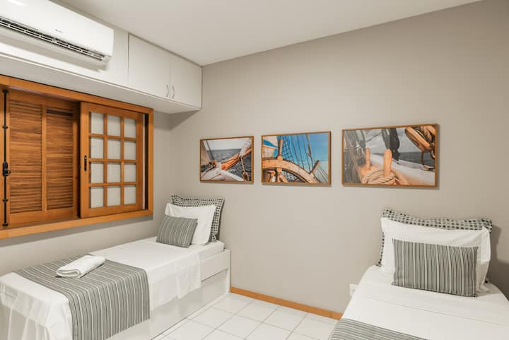 Habitación con 2 camas individuales y 2 camas supletorias. 