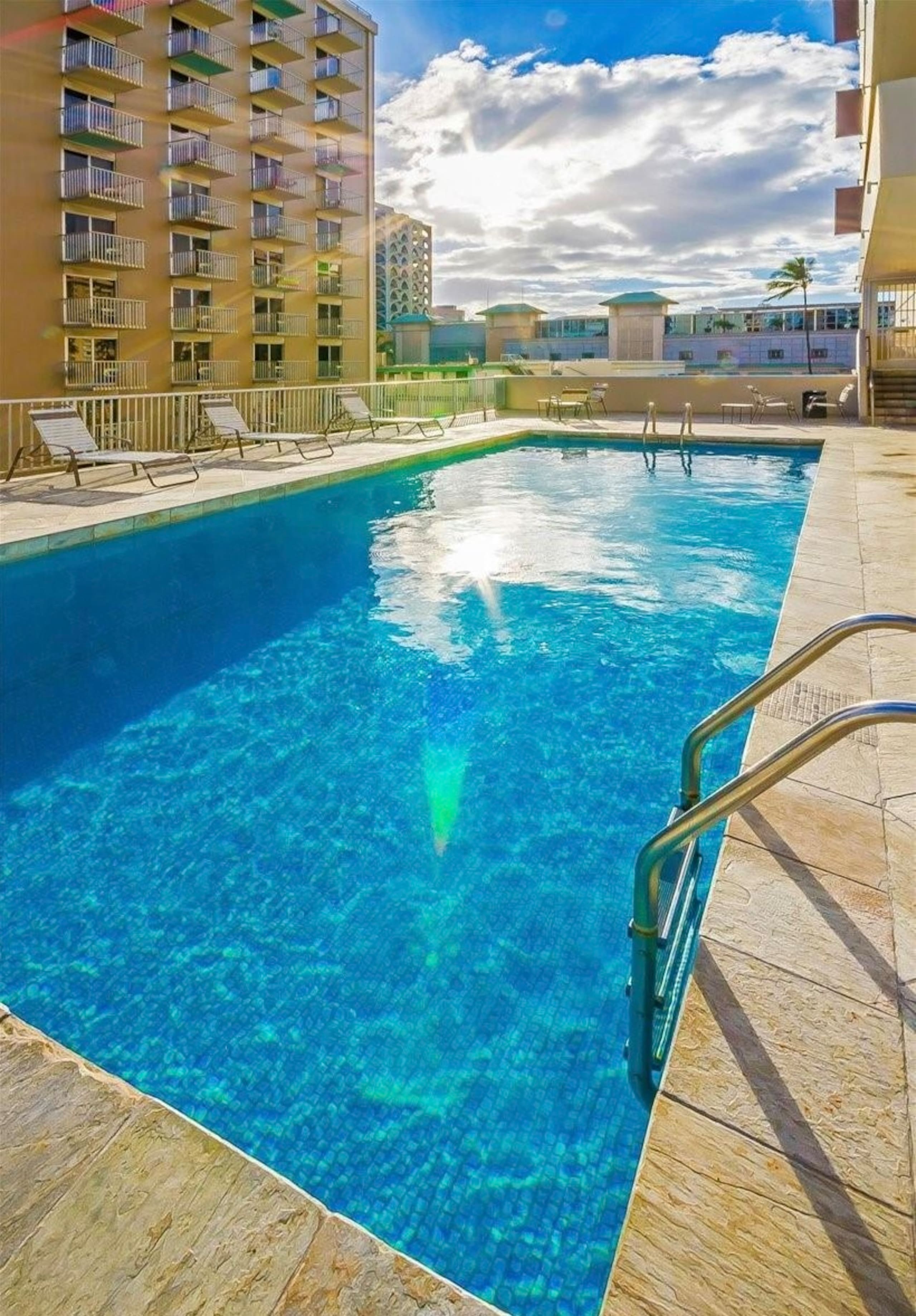 Condo in Honolulu · ★4.81 · Studio · 2 beds · 1 private bath - Image 16