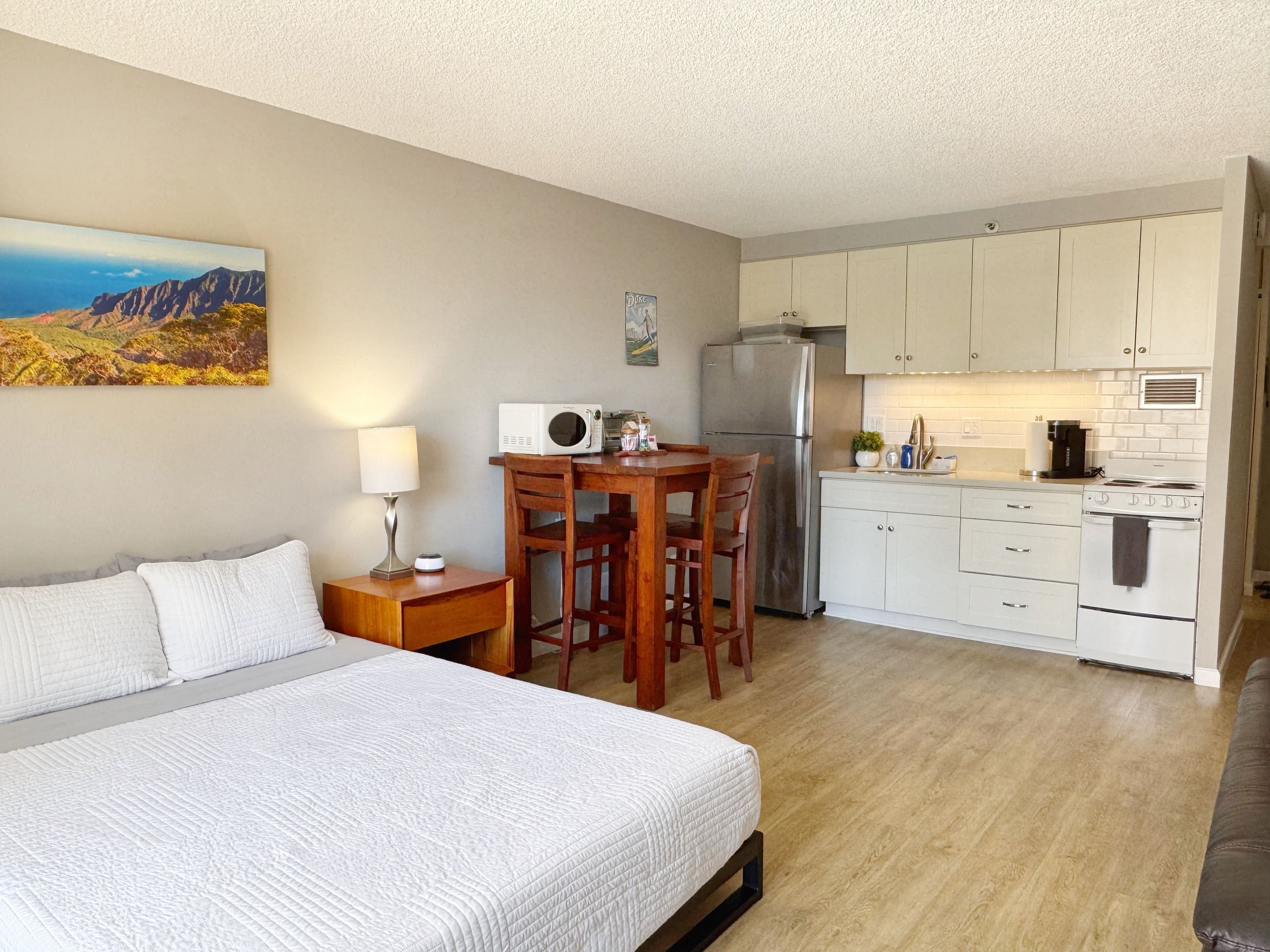 Condo in Honolulu · ★4.81 · Studio · 2 beds · 1 private bath - Image 4