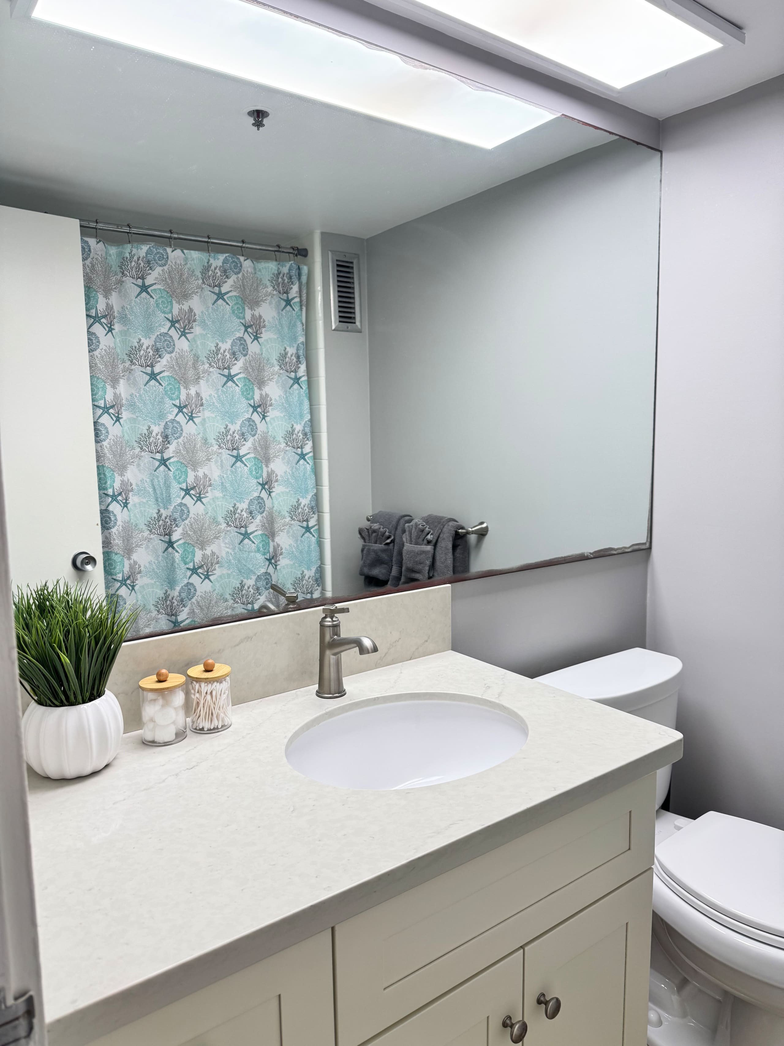 Condo in Honolulu · ★4.81 · Studio · 2 beds · 1 private bath - Image 10