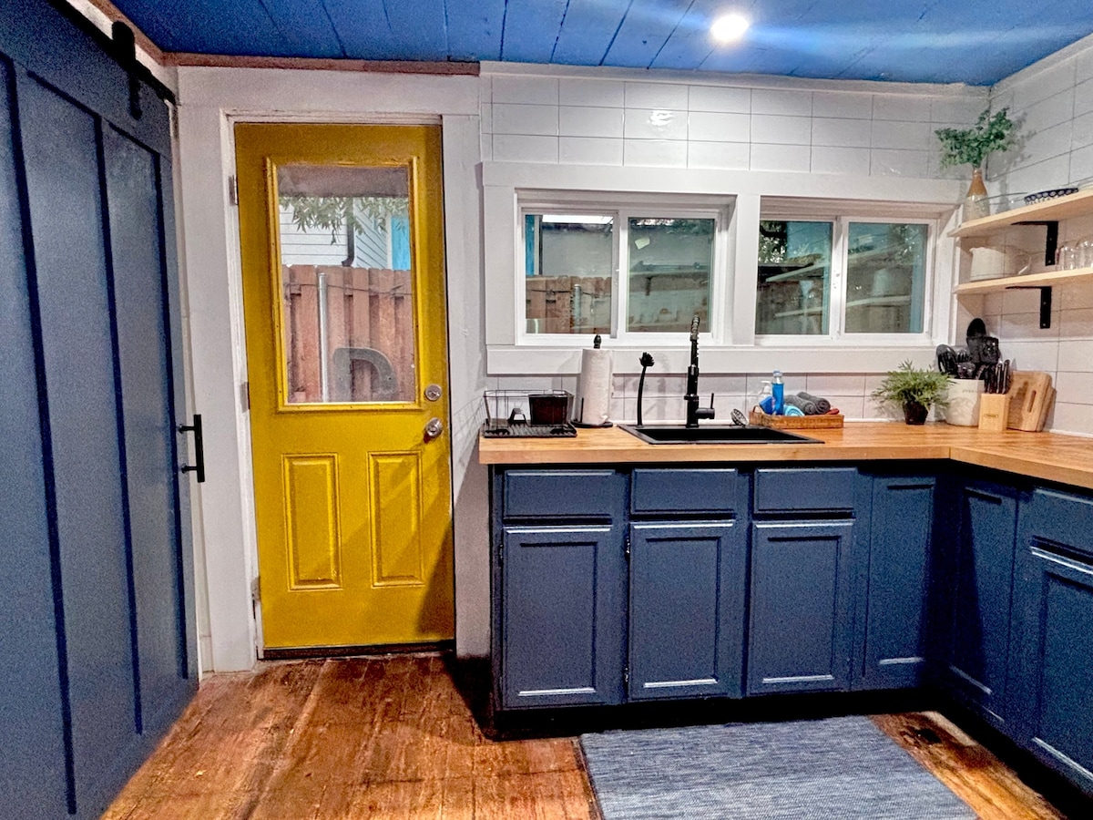 Frida House | Walk to Food + Coffee | Free Bikes