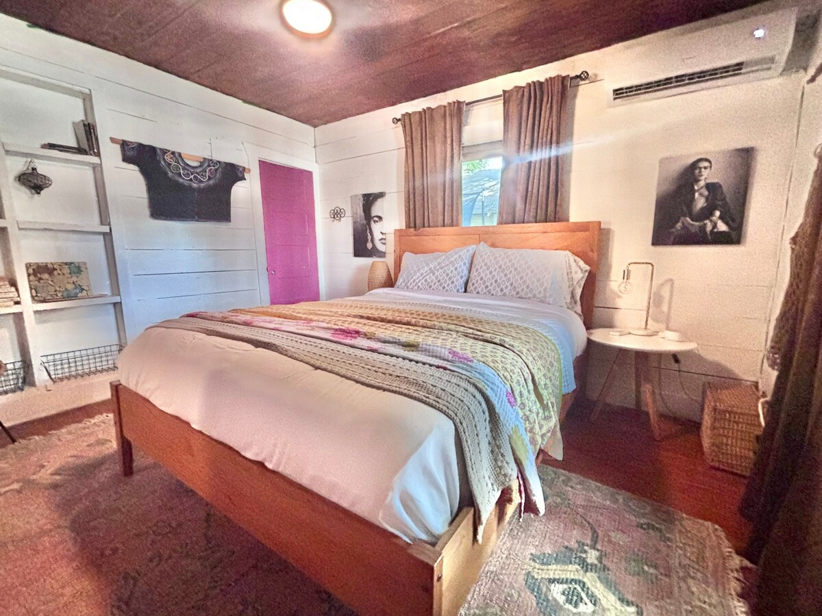 Frida House | Walk to Food + Coffee | Free Bikes