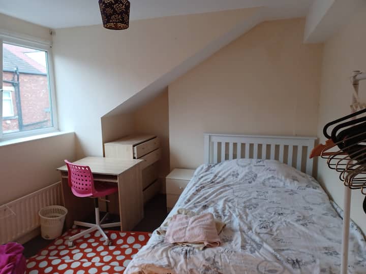 Sunny 1st Floor Room In Center Of Chapel Allerton - Leeds