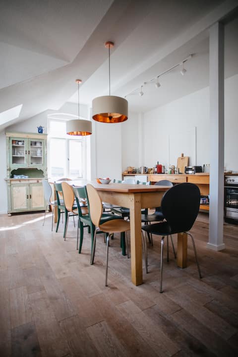 180 sqm penthouse for up to 11 people - central