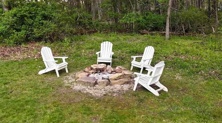 Vineyard View Chalet w/ Hot Tub! - Chalets for Rent in Chalkhill