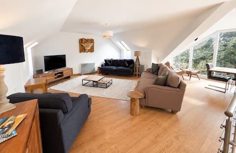 Top performing Airbnb: Beautiful Villa in Perfect Loch Ness Location! in Boleskine And Abertarff