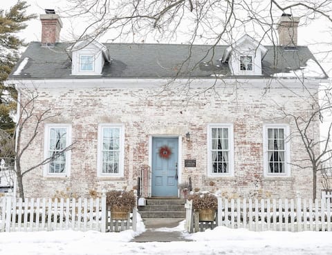 Historic Cottage in the Heart of the Village