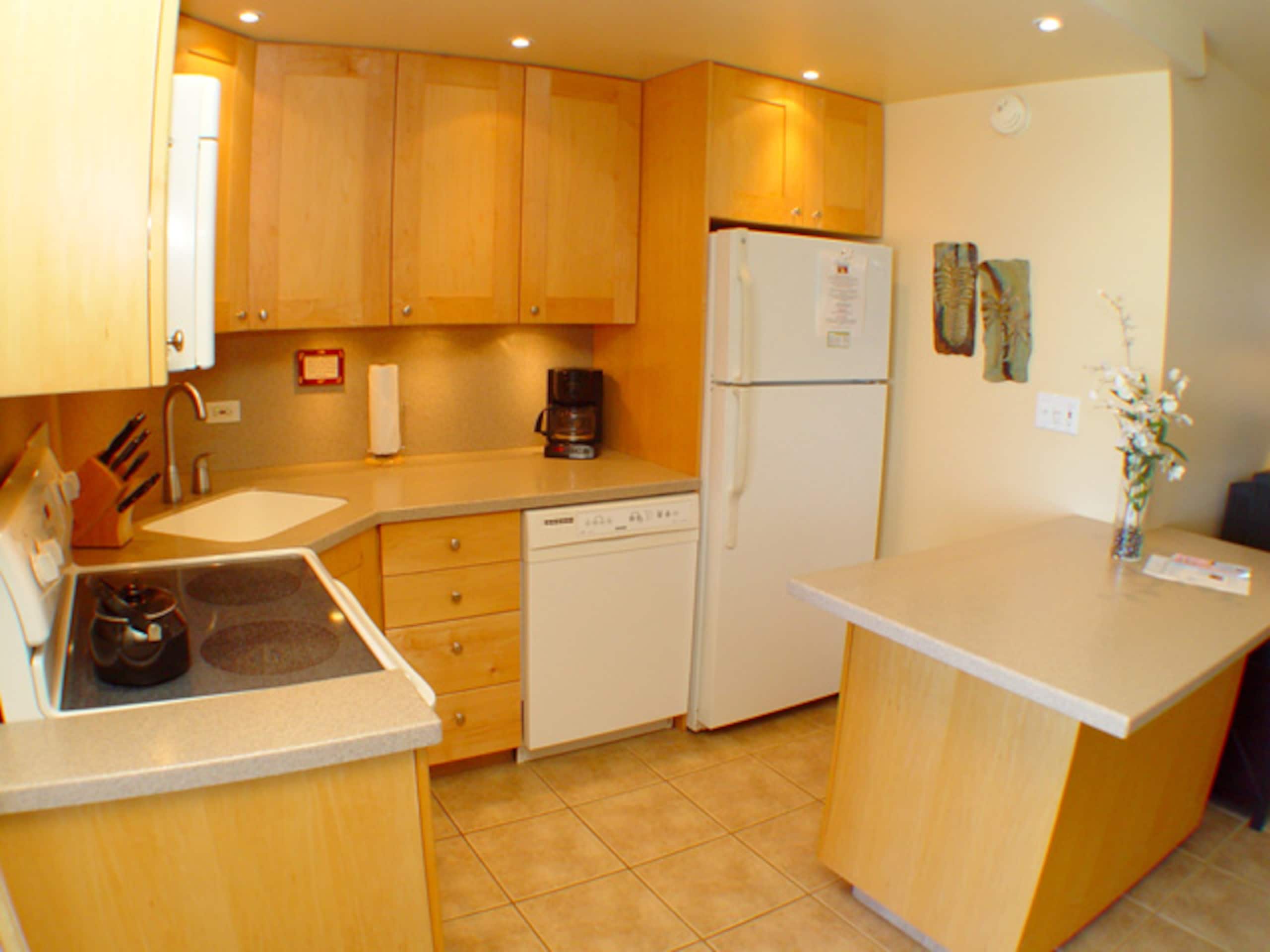 Condo in Lahaina · ★4.78 · 1 bedroom · 1 bed · 1 bath - Image 37