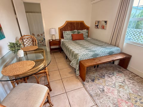 Popular Airbnb listing: Feel at Home in Our Private Entrance Guest Suite! in Fort Myers