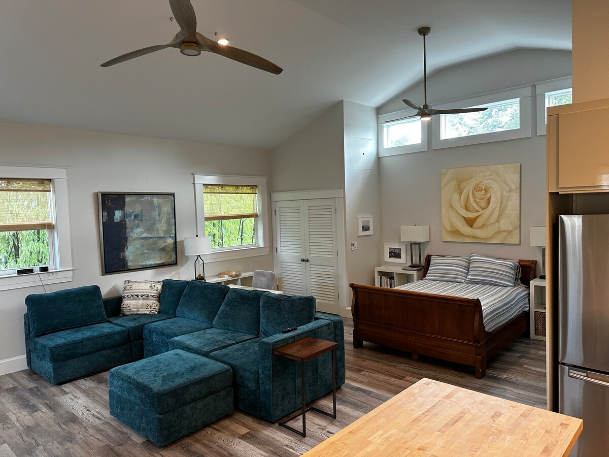Successful Airbnb property: Garagemahal in St. Petersburg