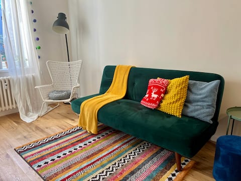 Top performing Airbnb: Little Havana Apartment - 20 min to city center in Praha 7