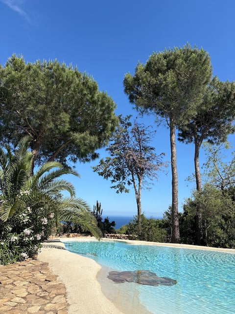 Villa with private garden and pool, sea view