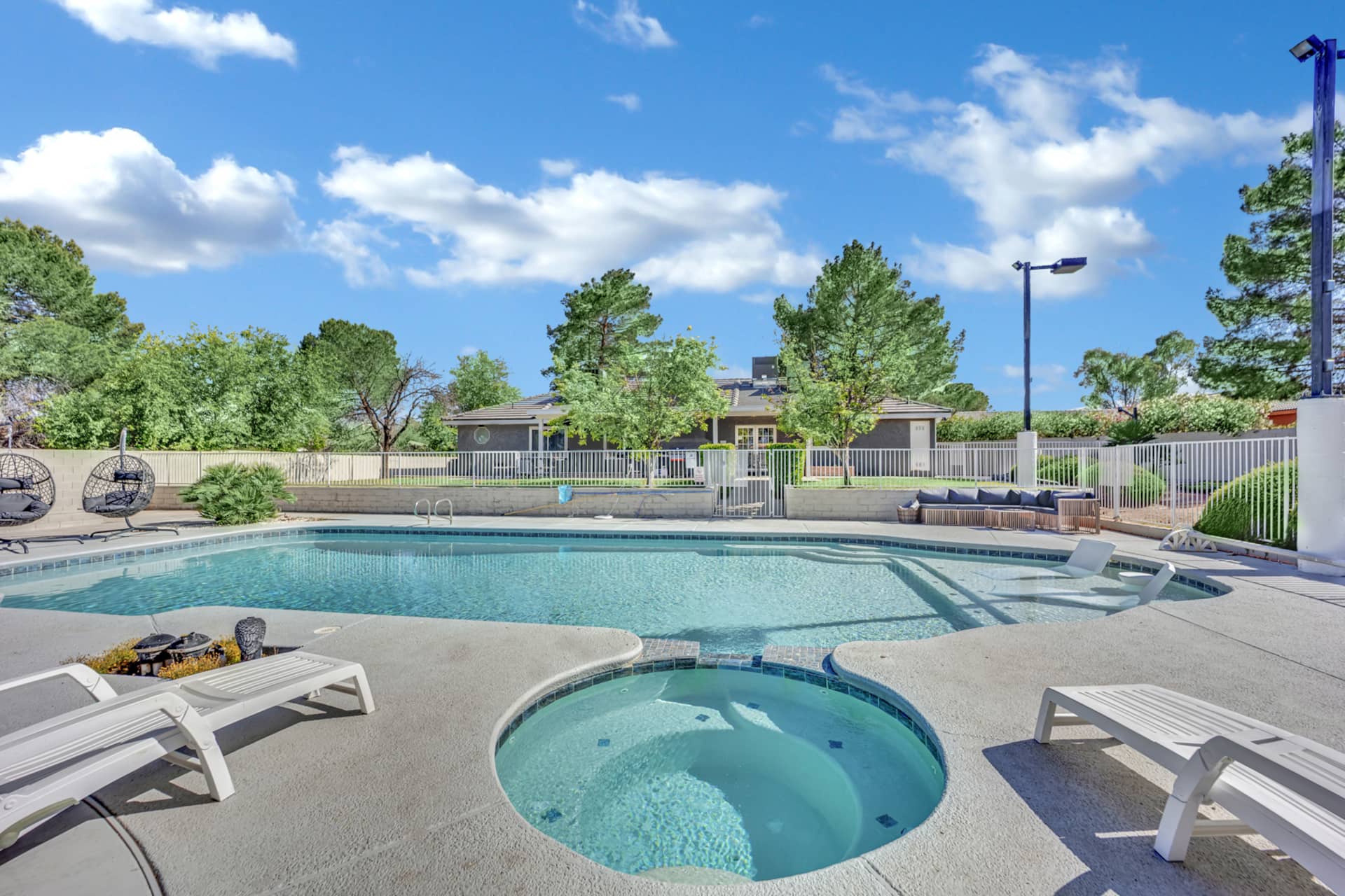 LV Retreat 5000+sqft Pool Spa &Gameroom Near Strip