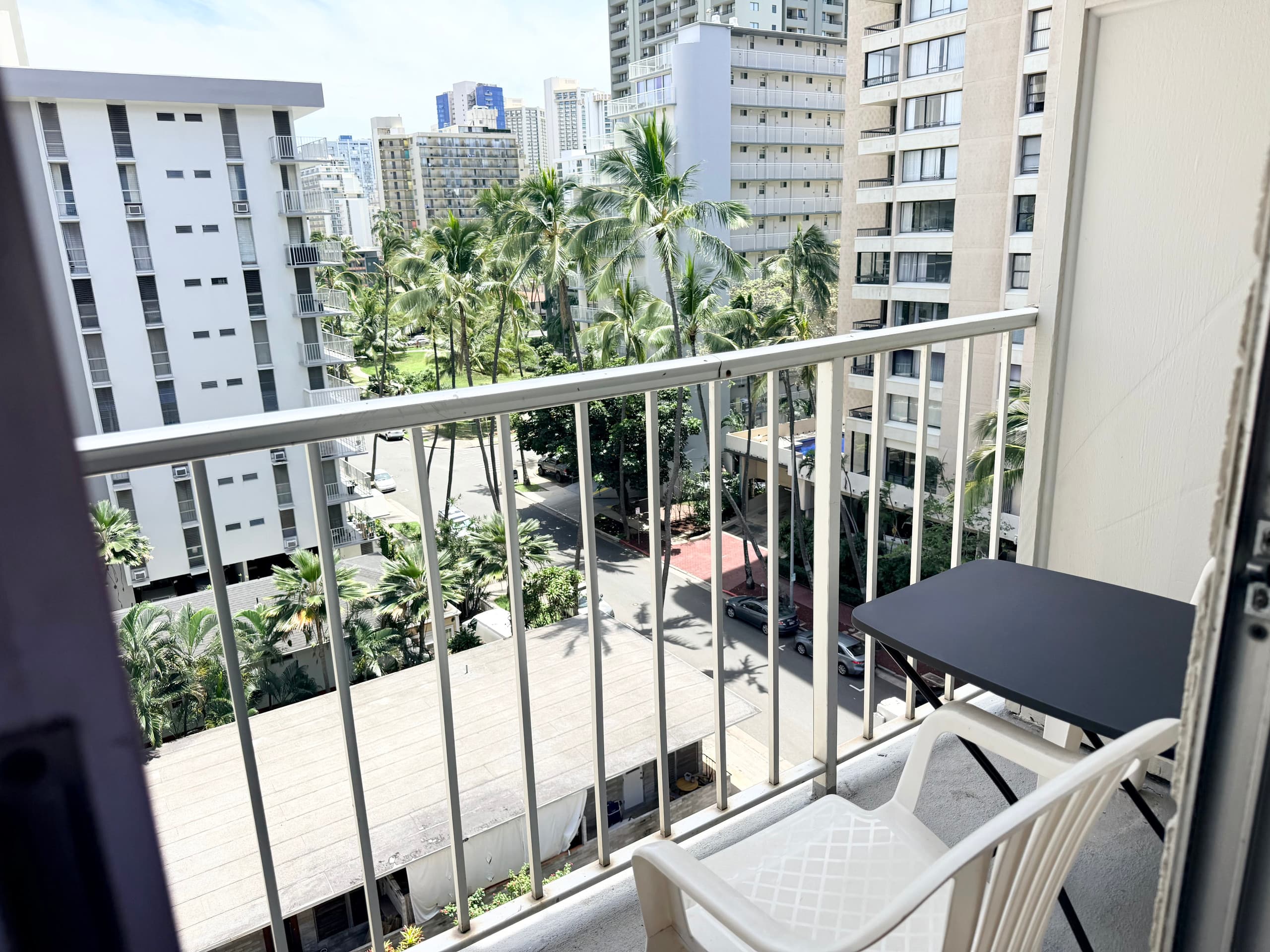 Condo in Honolulu · ★4.57 · Studio · 1 bed · 1 private bath - Image 26