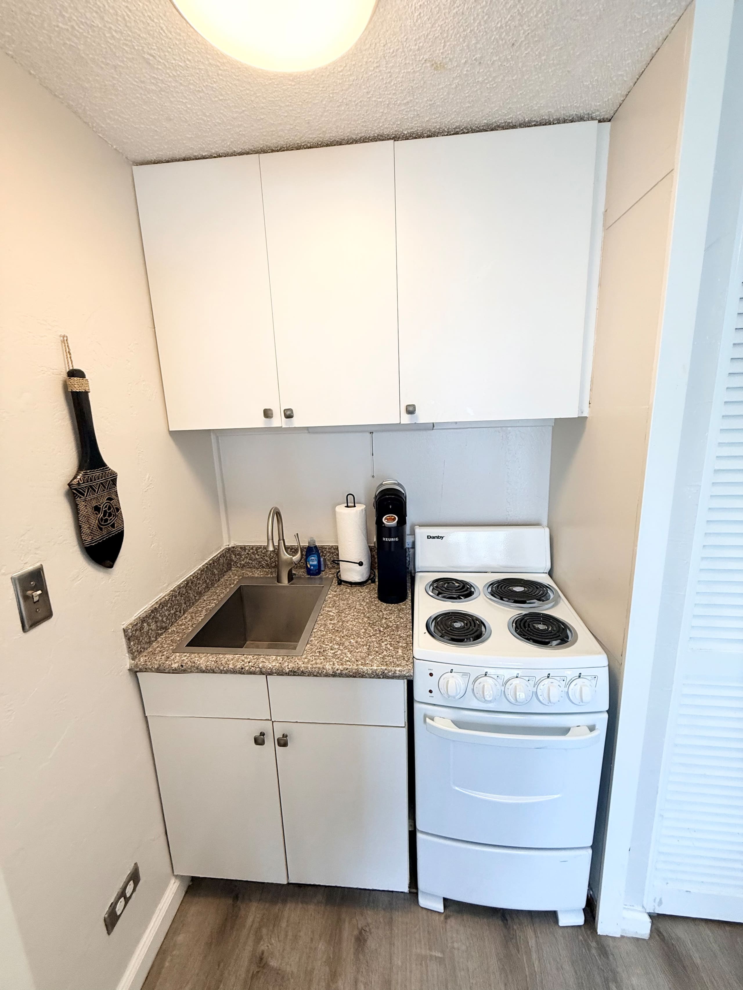 Condo in Honolulu · ★4.57 · Studio · 1 bed · 1 private bath - Image 19