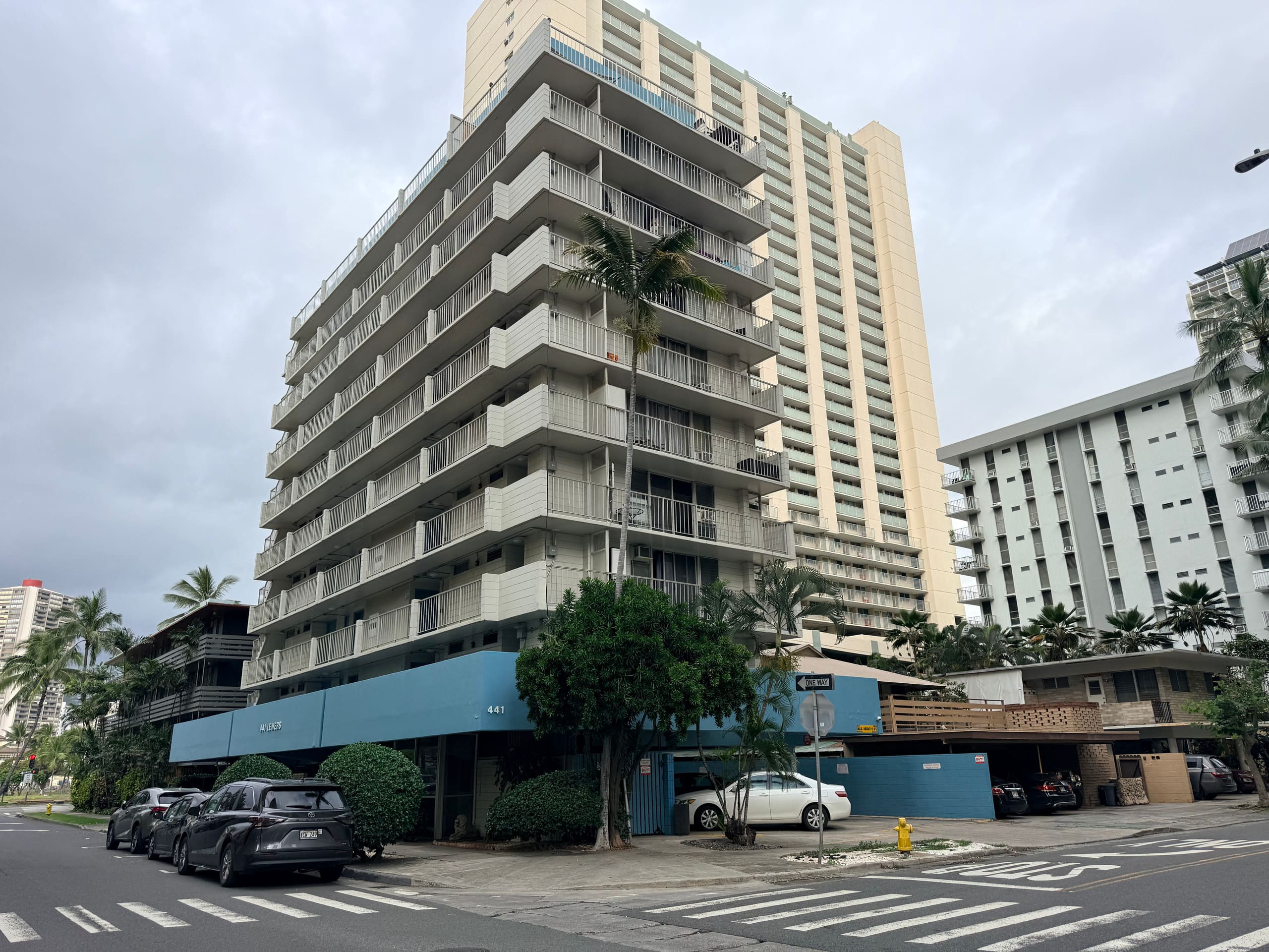 Condo in Honolulu · ★4.57 · Studio · 1 bed · 1 private bath - Image 30