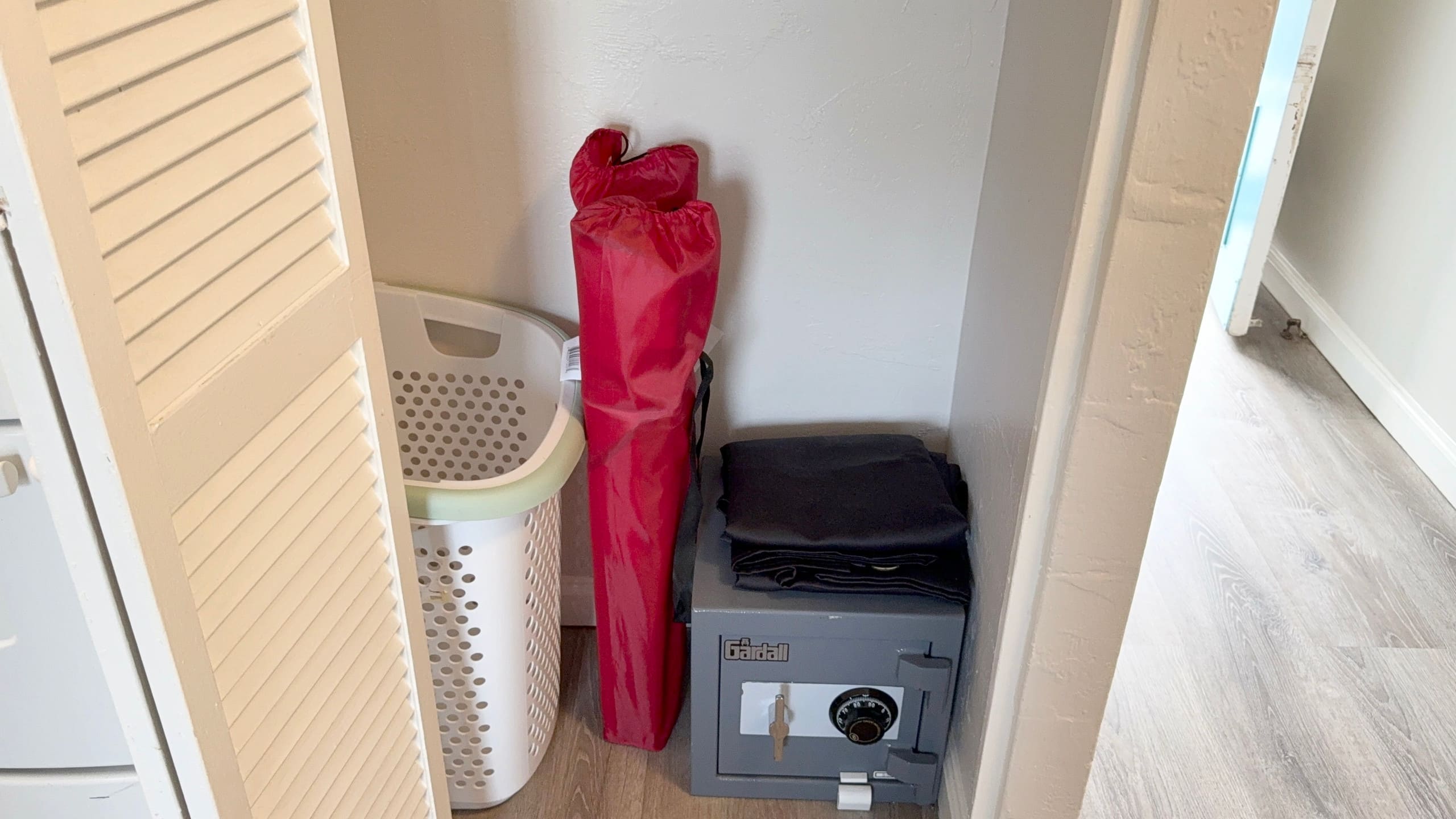 Condo in Honolulu · ★4.57 · Studio · 1 bed · 1 private bath - Image 13