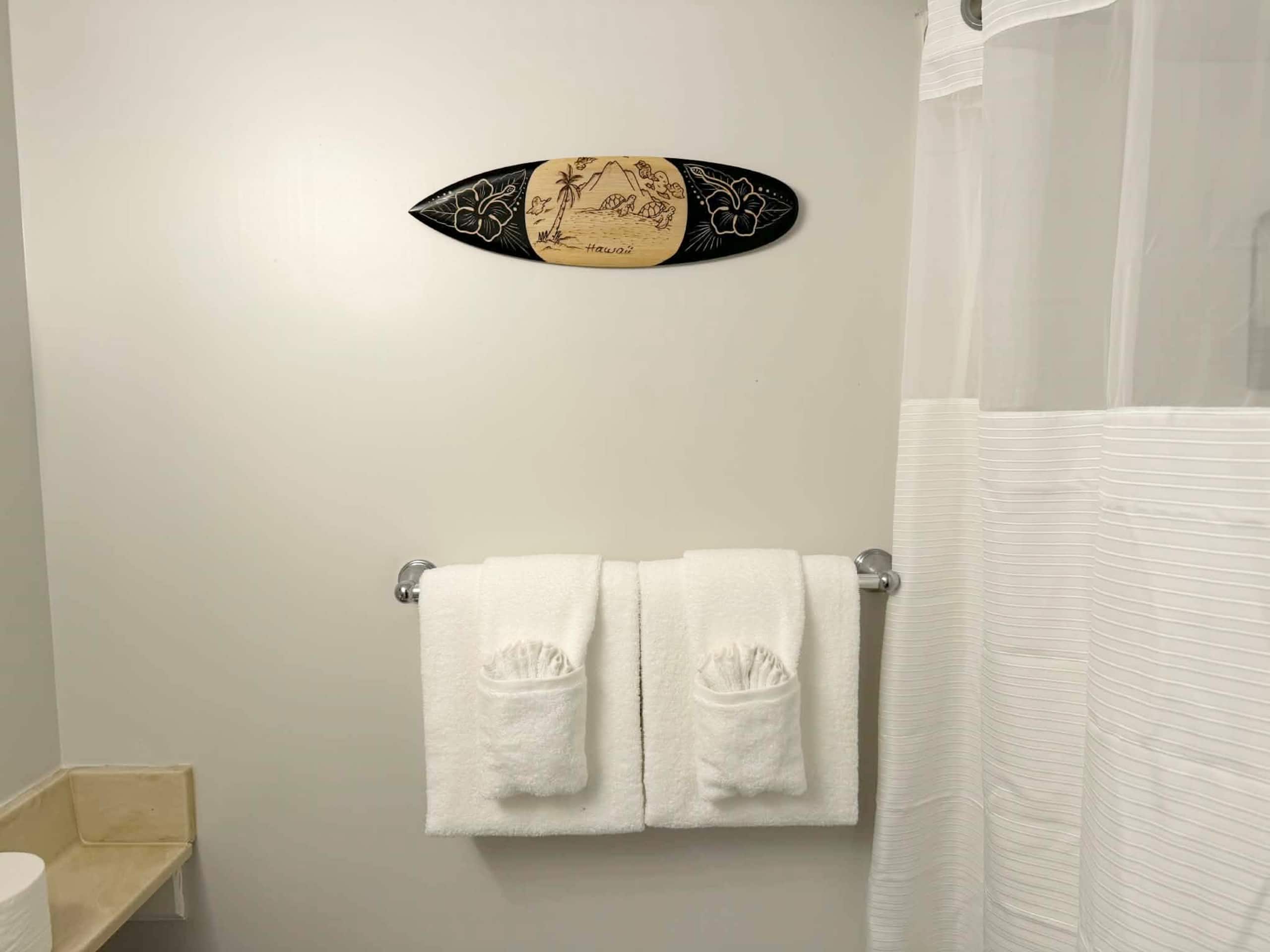 Condo in Honolulu · ★4.57 · Studio · 1 bed · 1 private bath - Image 23