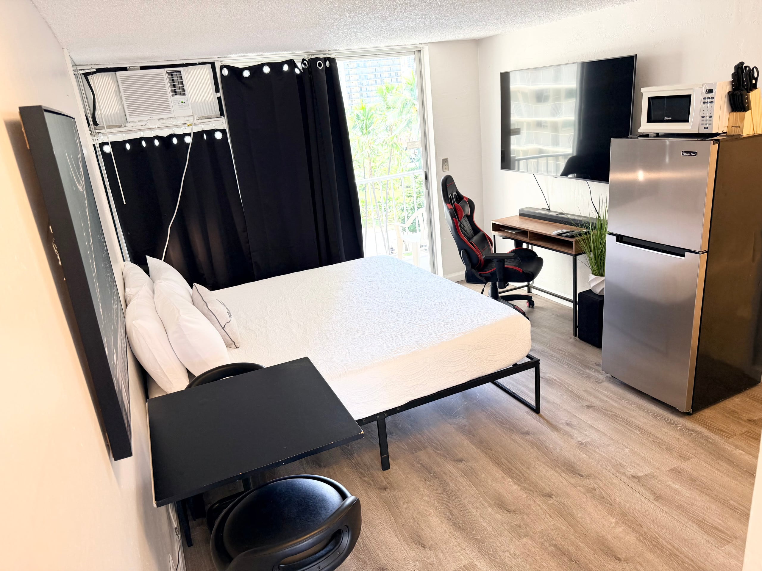 Condo in Honolulu · ★4.57 · Studio · 1 bed · 1 private bath - Image 2