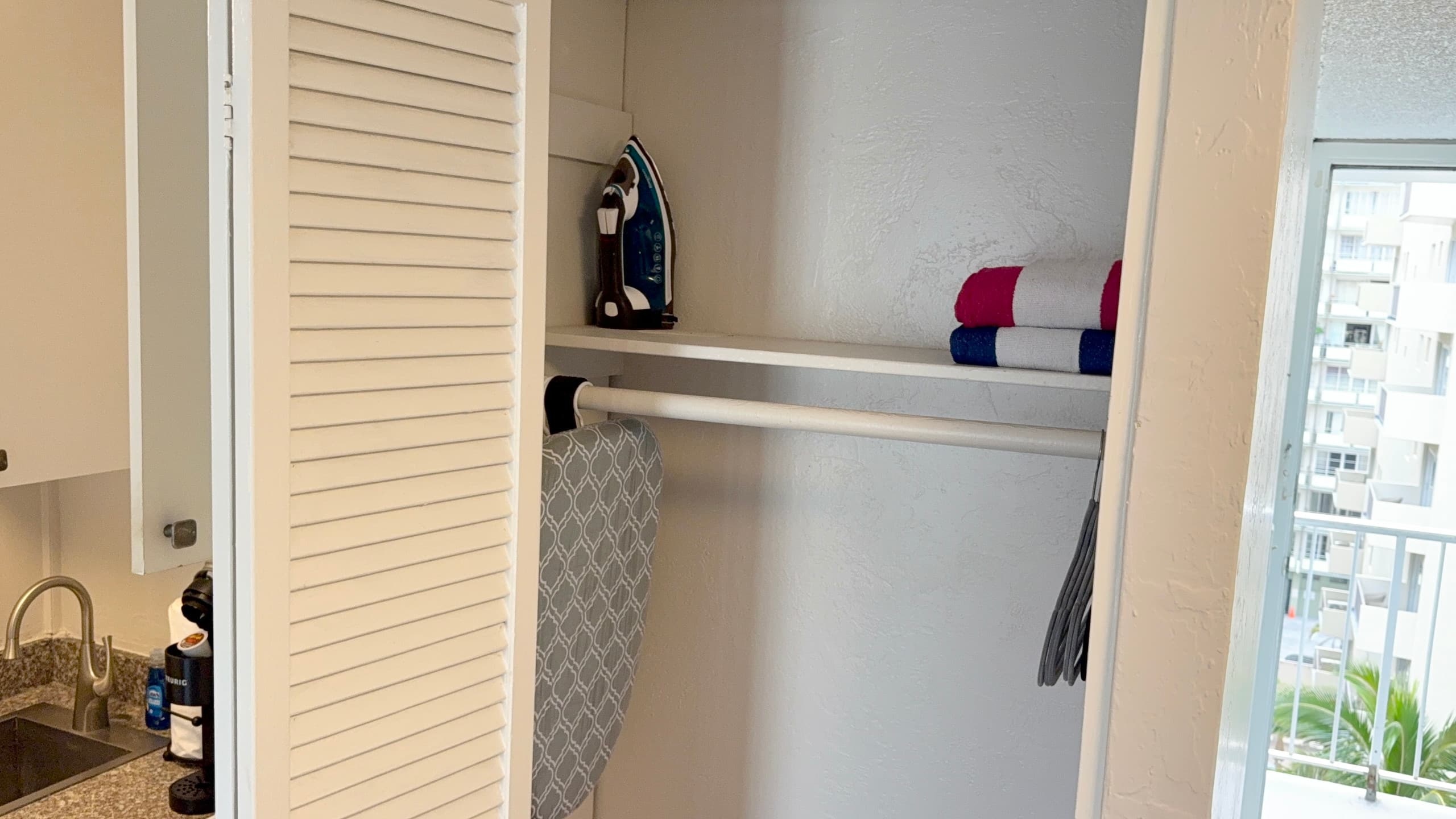 Condo in Honolulu · ★4.57 · Studio · 1 bed · 1 private bath - Image 12