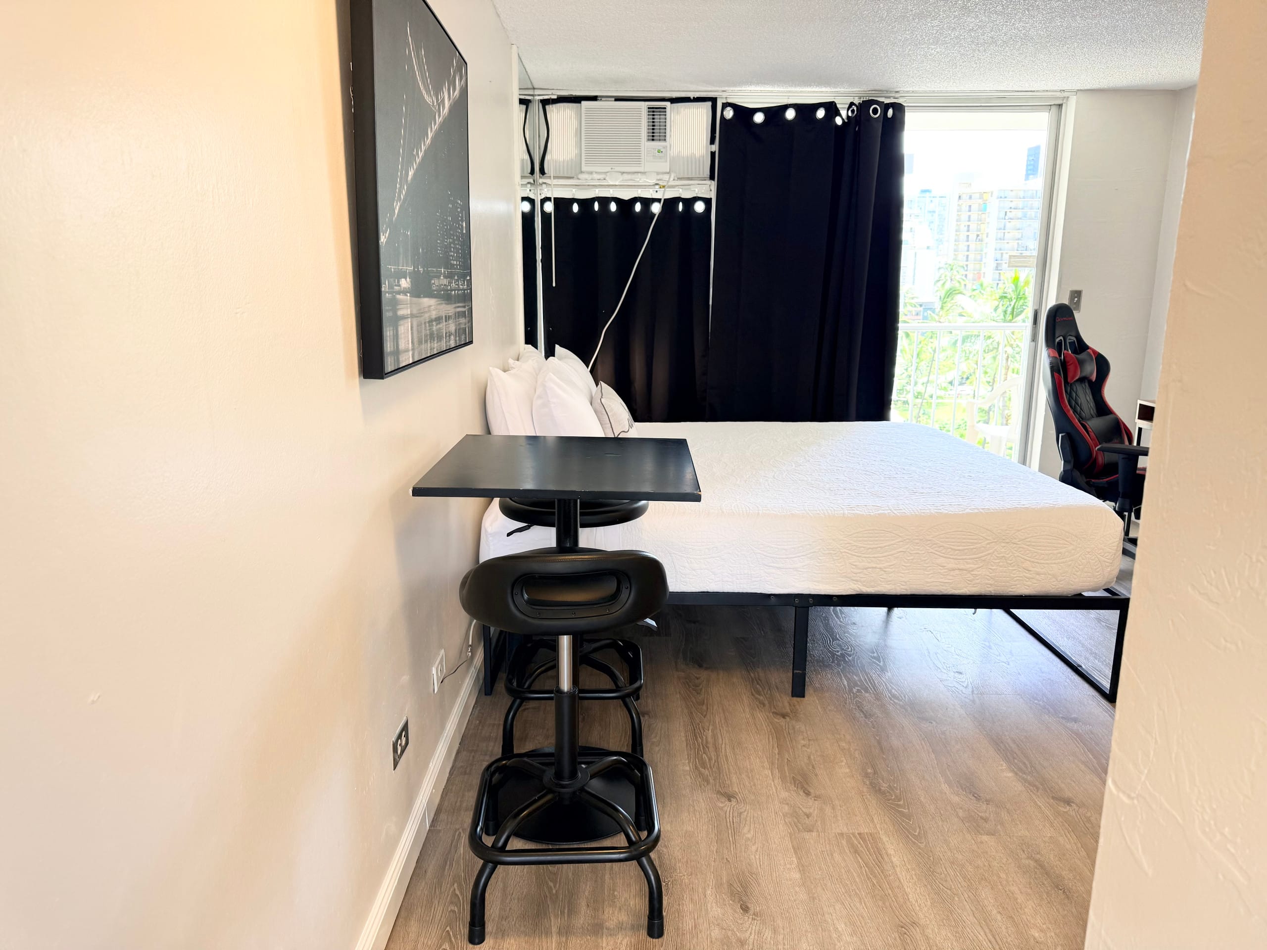 Condo in Honolulu · ★4.57 · Studio · 1 bed · 1 private bath - Image 4