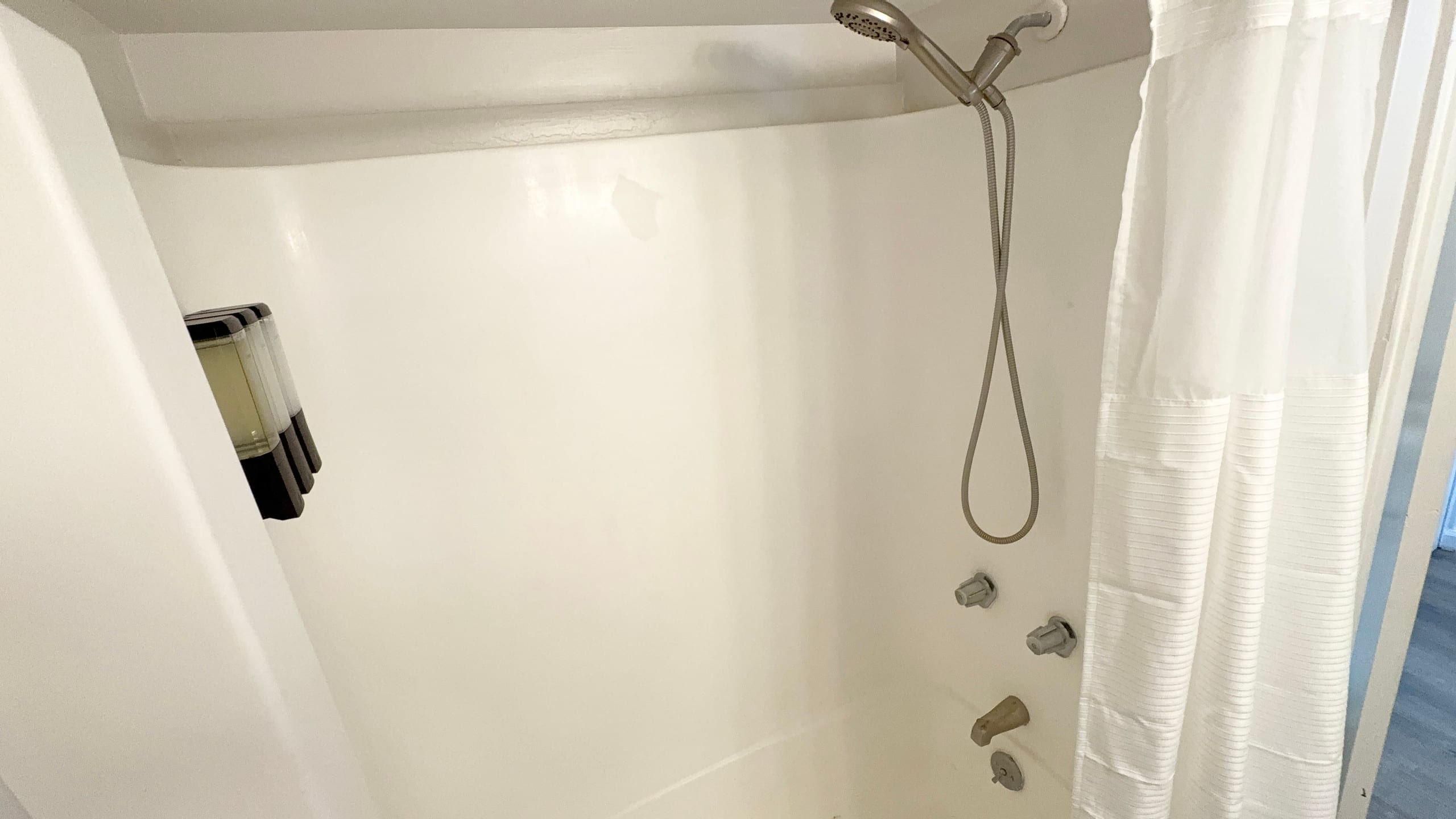 Condo in Honolulu · ★4.57 · Studio · 1 bed · 1 private bath - Image 20