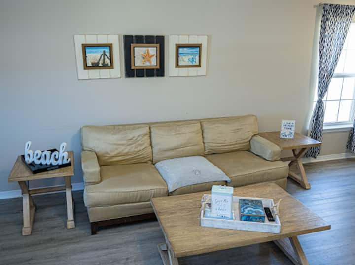 Beautiful Townhome Near The Beach! - Navarre, FL