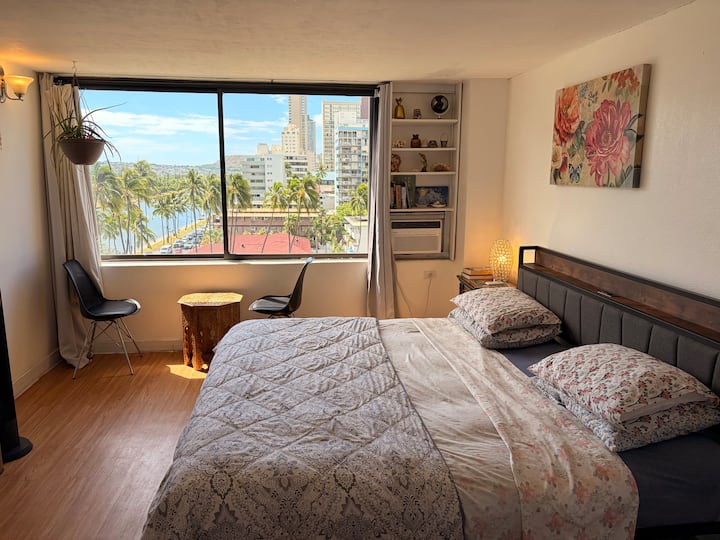 Relaxing Waikiki Condo King Bed /Pool &Fast Wi-fi - Honolulu, HI