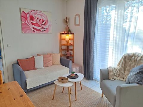 Fun cottage, indoor pool, large garden